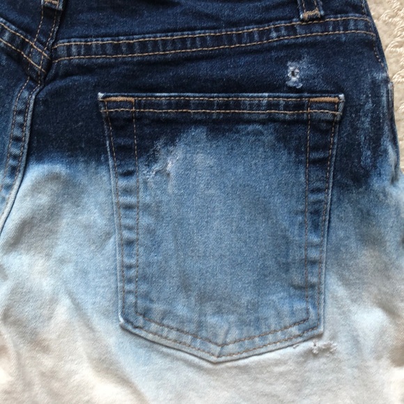 Shorts - Picture 3 of 5